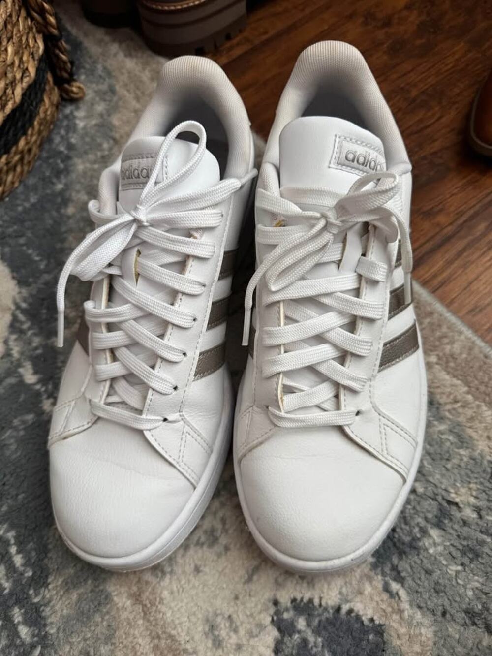 Women’s Adidas sneaker size 10